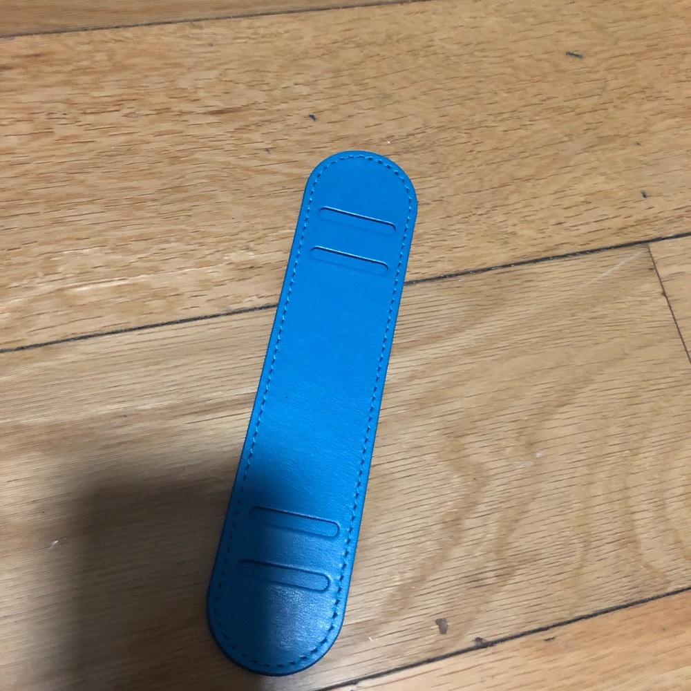 Louis Vuitton shoulder pad - Picture 3 of 4